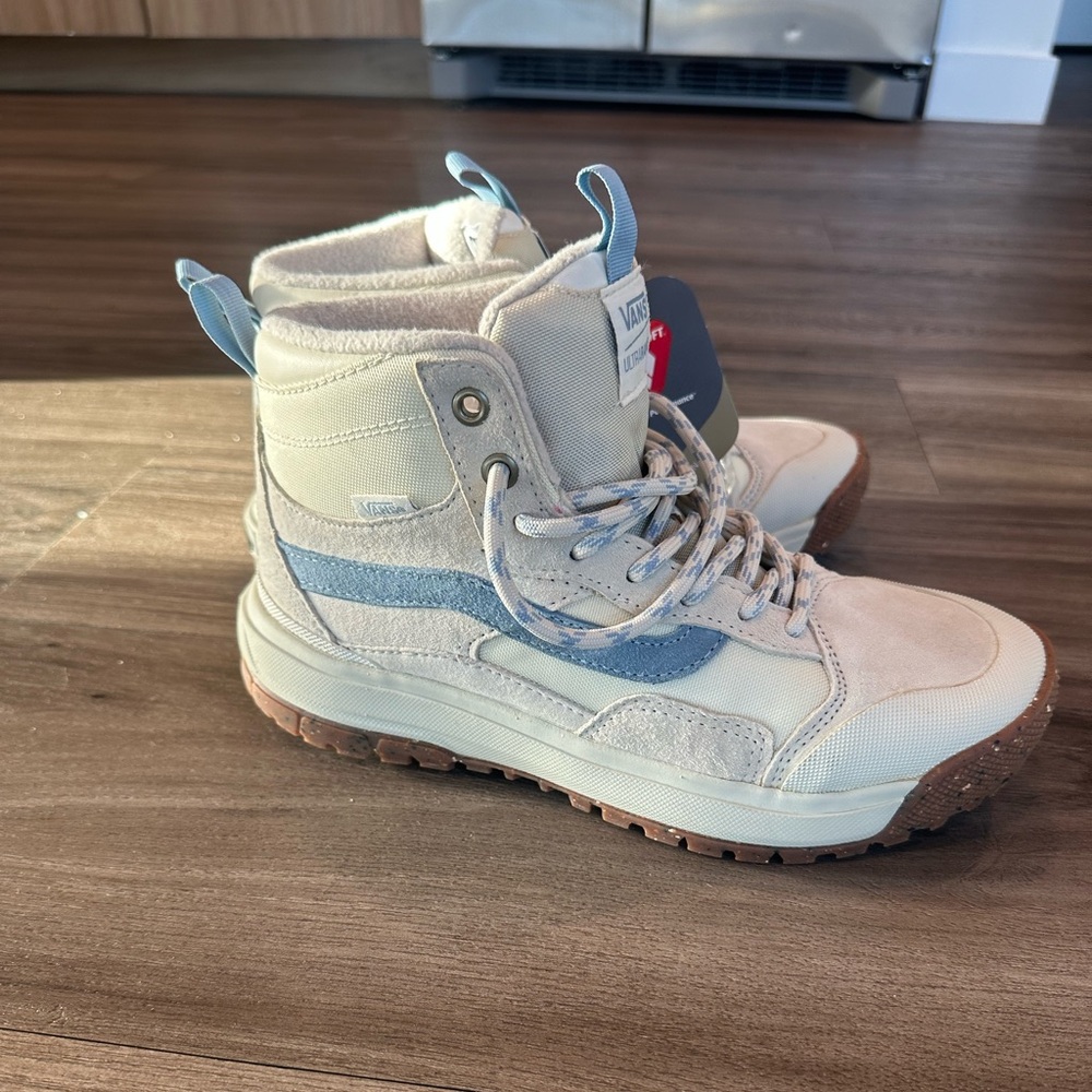 Vans Ultrarange Exo Hi MTE-1 Vintage White/Blue (women's 7.5 / men's 6)